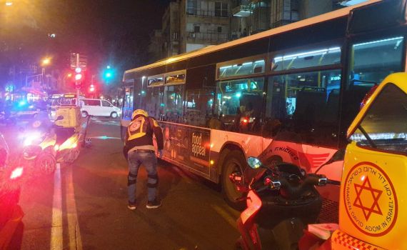 תאונת אוטובוס קשה בתל אביב: בן 30 מורדם ומונשם