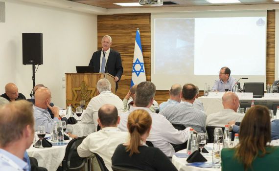 לקראת פרידה: גנץ נפגש עם ראשי התעשיות הביטחוניות