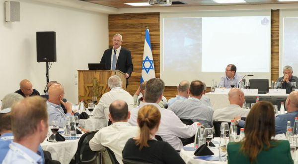 לקראת פרידה: גנץ נפגש עם ראשי התעשיות הביטחוניות