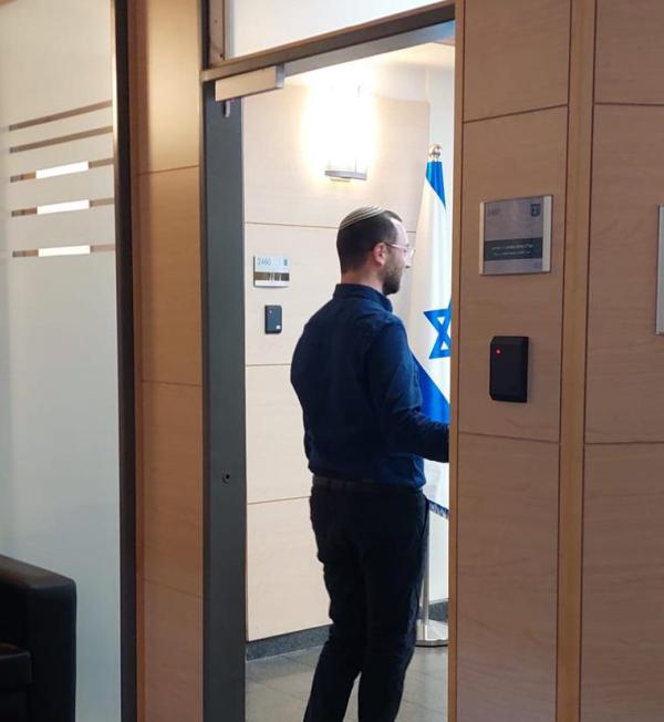 מה עשה דובר ימינה לשעבר בלשכת נתניהו?