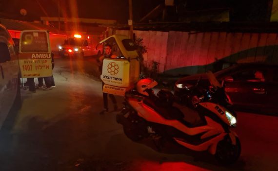 אירוע דקירה בחולון: הדוקר נמלט; בן 17 פצוע