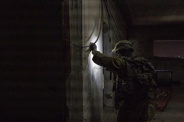 צפו: לוחמי גולני מיפו את בית המחבל מהפיגוע באריאל