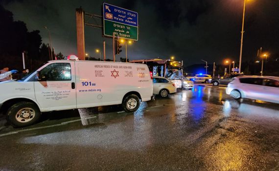 הולך רגל נפצע קשות לאחר שנפגע מאוטובוס בירושלים