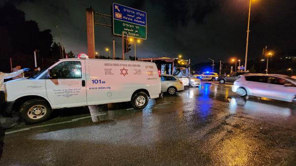 הולך רגל נפצע קשות לאחר שנפגע מאוטובוס בירושלים
