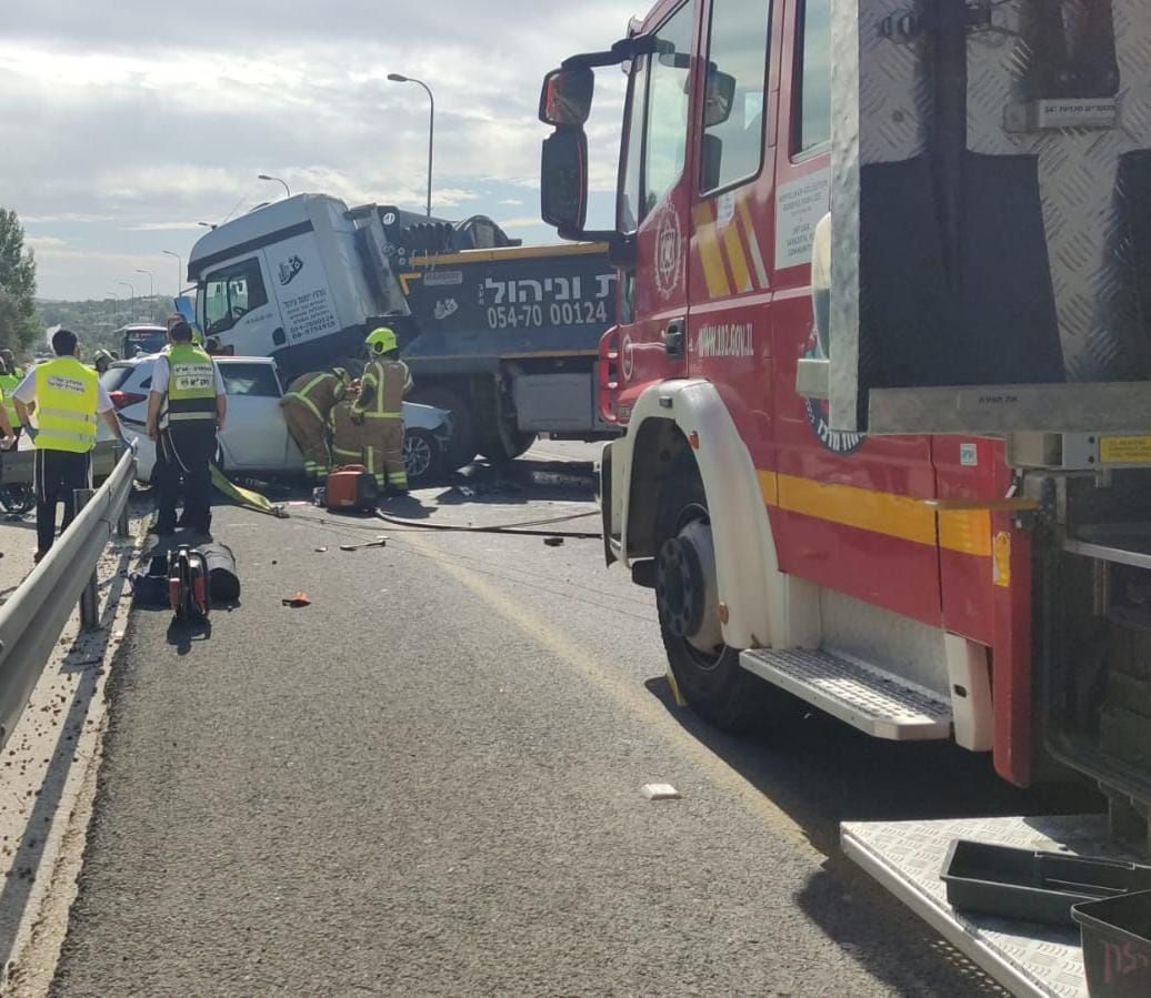 אישה נהרגה מפגיעת משאית סמוך לכפר דניאל