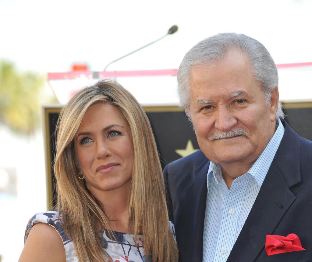 מת אביה של ג'ניפר אניסטון, השחקן ג'ון אניסטון