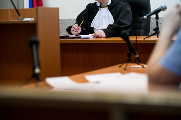 מזעזע: בן 16 נאשם כי אנס את קרובת משפחתו בת ה14