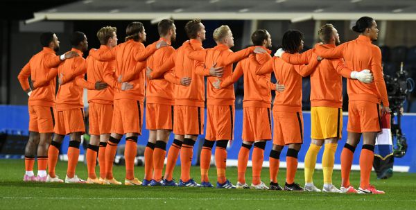 תמרור אזהרה: הולנד לא הרשימה במשחק הראשון