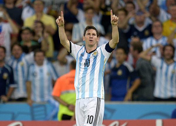 הפנדל המפוקפק והשמחה: תקציר ארגנטינה פולין