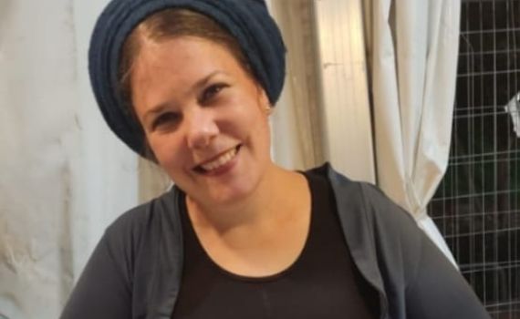 כבוד למגזר: הסופרת הסרוגה זכתה בפרס עמיחי