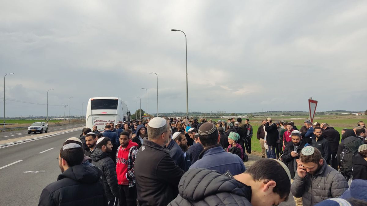 מחדל השאטלים: מאות ממתינים להסעות שלא באו