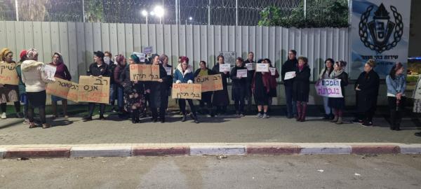 עזרא שיינברג משתחרר: עשרות נשים הפגינו מולו