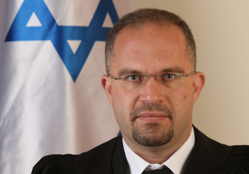 ברגע האחרון: השופט שינה פסק דין נגד מקבץ נדבות בכותל