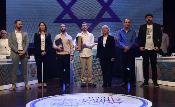 2 חתנים זכו בחידון התנ"ך למבוגרים לשנת תשפ"ג