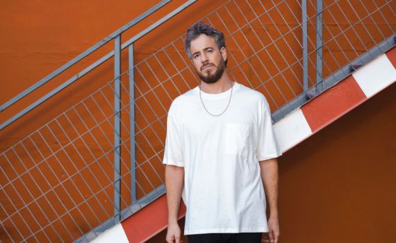 הוא כאן כדי להישאר: יושי בשיר שתשמעו יותר מפעם אחת