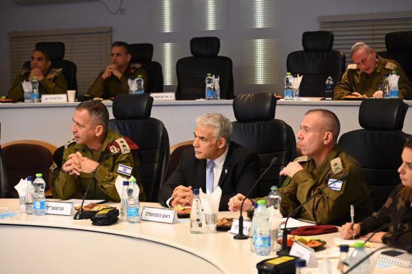 לפיד באיו"ש: מתחילת השנה סוכלו 445 פיגועים