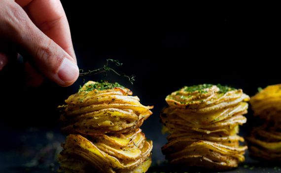 לגמר המונדיאל: מתכון למגדל תפוחי אדמה קריספים