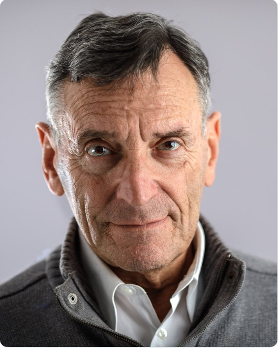 שחקן "הכתר" סטיבן גרייף הלך לעולמו בגיל 78