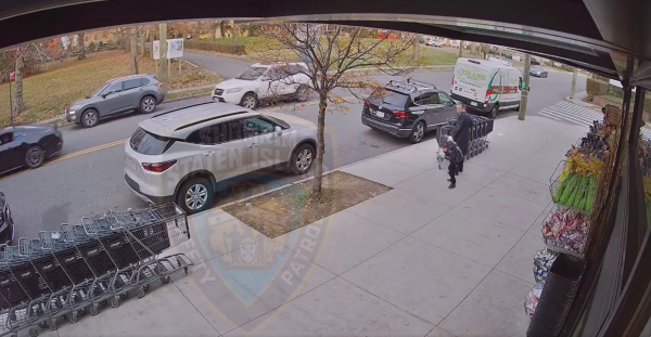 אנטישמיות בניו יורק: ילד חרדי ואביו נורו ברובה אוויר | תיעוד