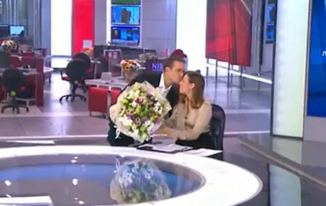 באמצע המהדורה: דני קושמרו פרץ לאולפן. צפו