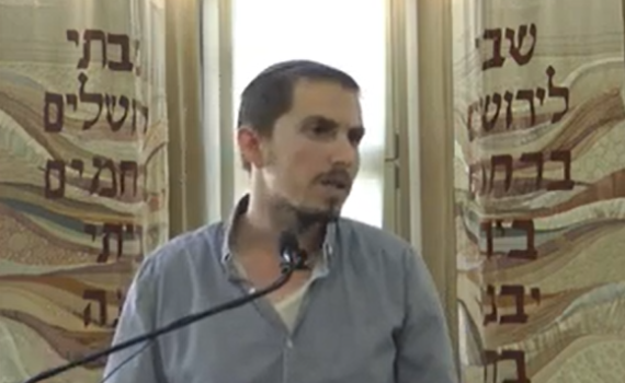 צפו: בנו של הרב מרדכי שטרנברג סופד לאביו