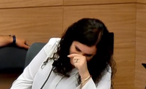 צפו: הח"כית נקרעת מצחוק ולא מצליחה לעצור