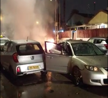 פיצוץ מלווה בירי: 2 בני אדם נפצעו בפתח תקווה | תיעוד