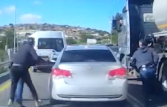 גנב רכב, ונתפס בתום מרדף דרמטי. צפו בתיעוד