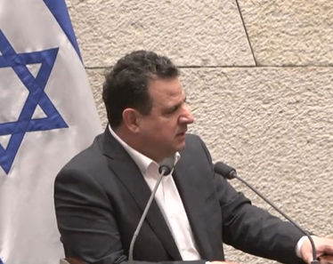 "למה זה אסור?" | צפו בדיון ההלכתי ביו עודה לאייכלר