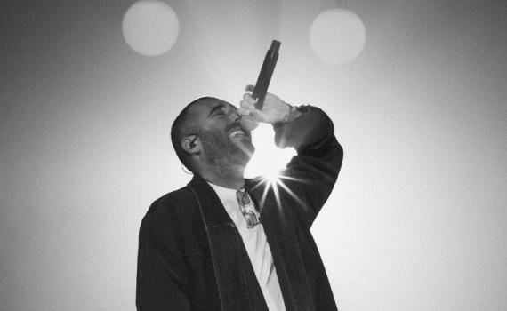 עומר אדם יופיע ביום העצמאות אבל לא בישראל