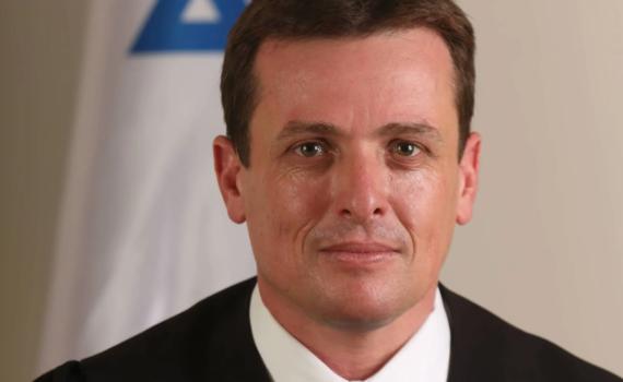 מקומם: שופט דרש מאנשי שב"ס להסיר דגלי ישראל