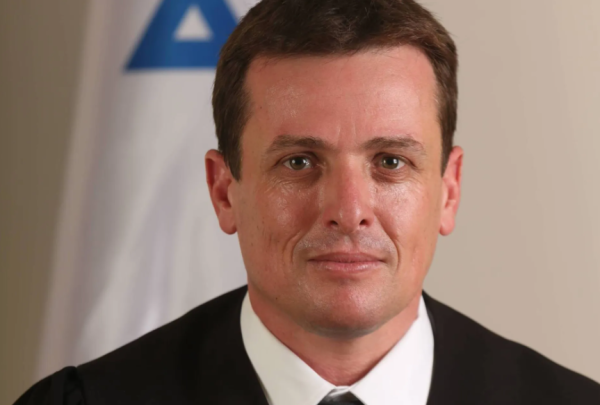 מקומם: שופט דרש מאנשי שב"ס להסיר דגלי ישראל