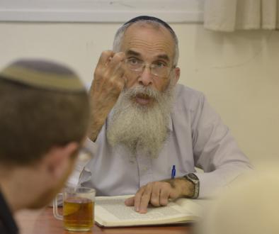 "מה יותר חשוב; העם או הארץ?": התשובה של הרב שטרנברג זצ"ל