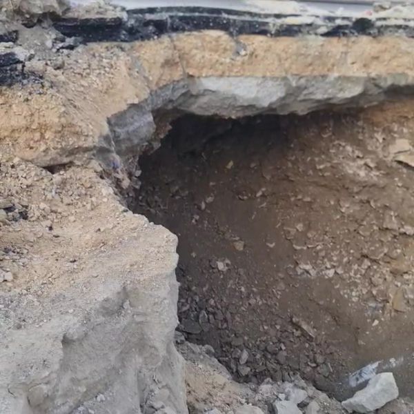 בור נפער בכביש במזרח ירושלים