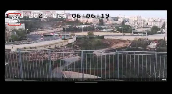 צפו בתיעוד: רגע הנחת המטען מהפיגוע בירושלים