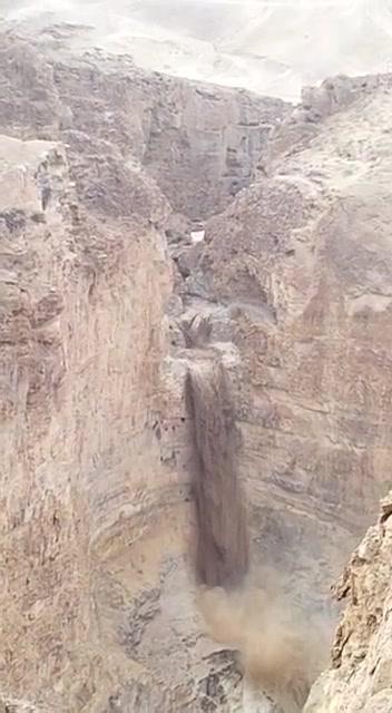 שטף מים אדיר | כך מתחיל שטפון. צפו