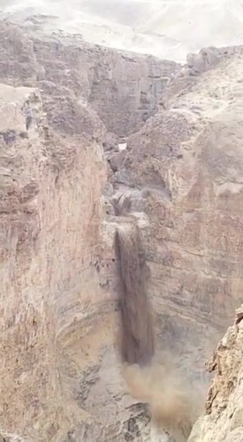 שטף מים אדיר | כך מתחיל שטפון. צפו