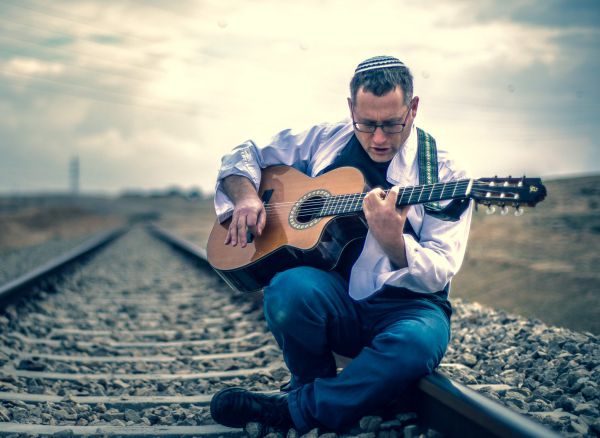 איתן פישר בסינגל חדש: "לב שבור הוא גרזן"