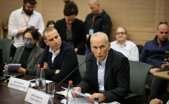 בזמן דיון הוועדה: השר בר לב חושף מידע מסווג | צפו