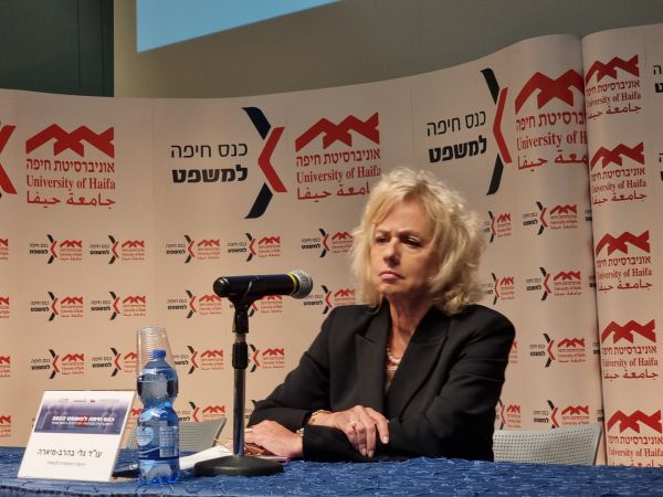 היועמ"שית: סכנה להפוך לדמוקרטיה ללא מהות