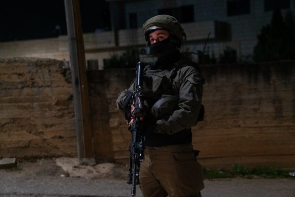 שובר גלים: 6 עצורים בפעילות הלילה