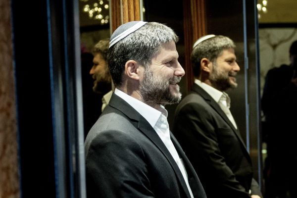 עוד לפני הקמת הממשלה: סמוטריץ' מתקפל מהריבונות