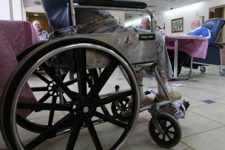 הוארך מעצרו של החשוד בביצוע עבירות מין בבת 87