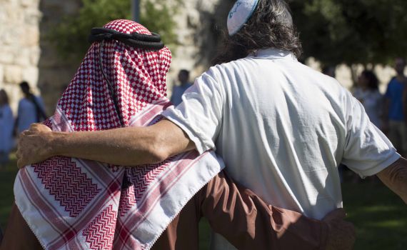 על בית חשמונאי, עלינו ועל היחס לשונה