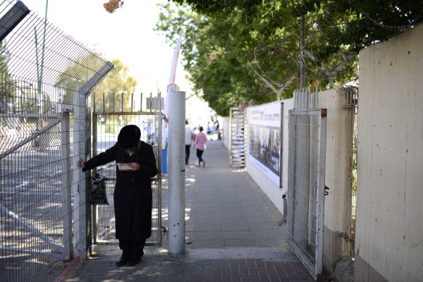 הכניסה למחנה תל השומר נחסמה בגלל נפל מרגמה