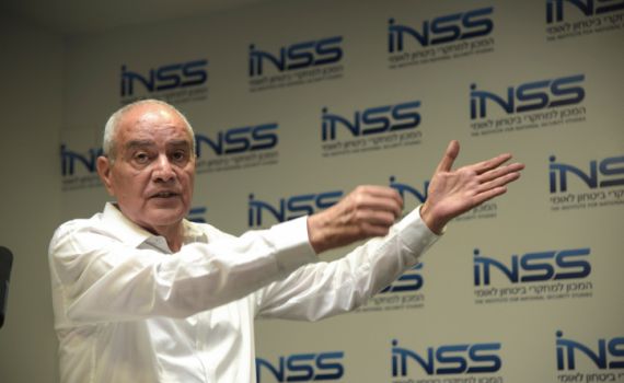 דן חלוץ תוקף: "מי הוא בכלל? טפיל"