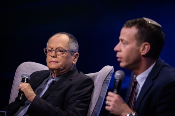 צפו: עימות בין עמית סגל לאמנון אברמוביץ'