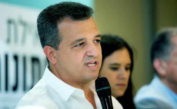 המחאה מתרחבת: ראש עיר נוסף מתחייב לאסור אפליה