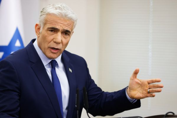 לפיד: השתלטו על נתניהו אנשים צעירים וקיצונים