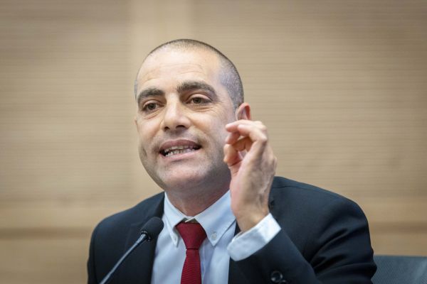 מבול סמסים לח"כ שאחראי על חוק בן גביר